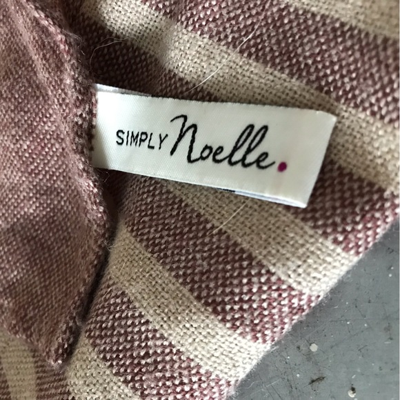 Burgundy/Beige scarf. - Picture 2 of 7